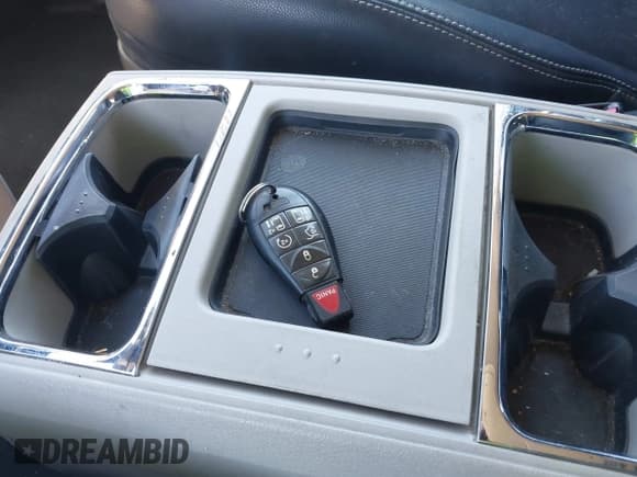 ✅ 2011 Chrysler Town & Country Touring L • VIN: 2A4RR8DG4BR758686 • Lot: 43623297. Listed on IAAI with 122,069 mi. Free auction sales archive from the USA and detailed vehicle history report at DreamBid. Image 11.