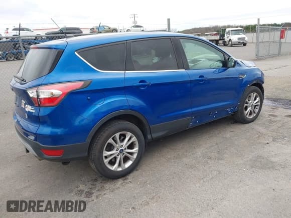 ✅ 2017 Ford Escape SE • VIN: 1FMCU0GD5HUA58227 • Lot: 43776457. Listed on IAAI with 104,921 mi. Free auction sales archive from the USA and detailed vehicle history report at DreamBid. Image 4.