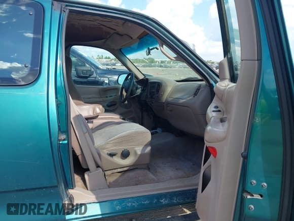 ✅ 1997 Ford F-150 • VIN: 1FTDX0864VKA11357 • Lot: 43267160. Wystawiony na IAAI z przebiegiem 175 909 mil. Bezpłatny archiwum sprzedaży aukcyjnych z USA i szczegółowy raport historii pojazdu na DreamBid. Zdjęcie 5.