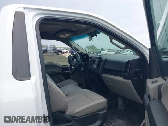 ✅ 2017 Ford F-150 XL • VIN: 1FTMF1EF6HKC48126 • Lot: 42498781. Wystawiony na IAAI z przebiegiem 58 096 mil. Bezpłatny archiwum sprzedaży aukcyjnych z USA i szczegółowy raport historii pojazdu na DreamBid. Zdjęcie 5.