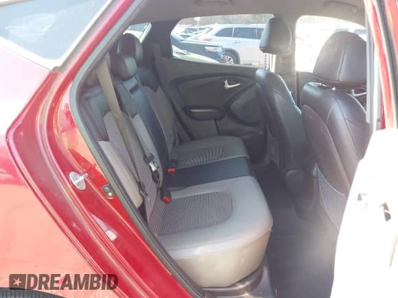 2013 Hyundai Tucson GLS с VIN KM8JU3AC1DU547081, выставлен на аукционе IAAI как лот 43605992 с пробегом 172 811 миль миль и . История ставок и продаж доступна на DreamBid. Изображение 8.