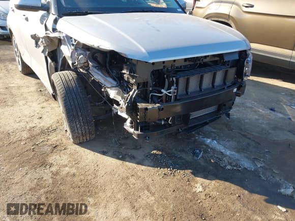 ✅ 2024 Hyundai Venue SEL • VIN: KMHRC8A31RU334335 • Lot: 41393828. Listed on IAAI with 3,771 mi. Free auction sales archive from the USA and detailed vehicle history report at DreamBid. Image 6.