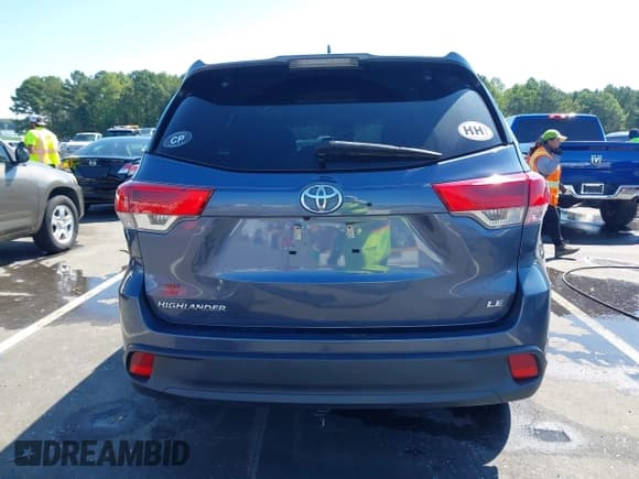 ✅ 2018 Toyota Highlander LE • VIN: 5TDZZRFH8JS253337 • Lot: 43146118. Listed on IAAI with 109,484 mi. Free auction sales archive from the USA and detailed vehicle history report at DreamBid. Image 17.