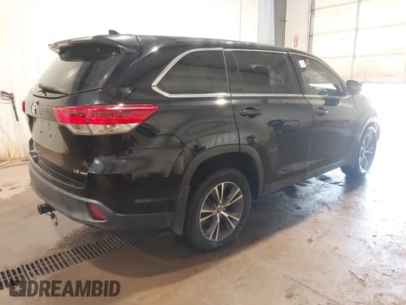 ✅ 2019 Toyota Highlander LE • VIN: 5TDBZRFH3KS933004 • Lot: 42708909. Wystawiony na IAAI z przebiegiem Nie podano. Bezpłatny archiwum sprzedaży aukcyjnych z USA i szczegółowy raport historii pojazdu na DreamBid. Zdjęcie 4.