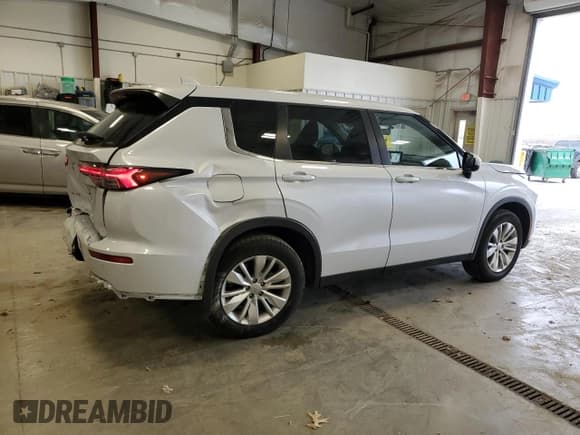✅ 2025 Mitsubishi Outlander SE • VIN: JA4J4UA82SZ021235 • Лот: 91822695. Опубликован ранее на Copart с пробегом 12 880 миль. Бесплатный доступ к архиву аукционных продаж из США и подробный отчёт об истории автомобиля на DreamBid. Изображение 3.