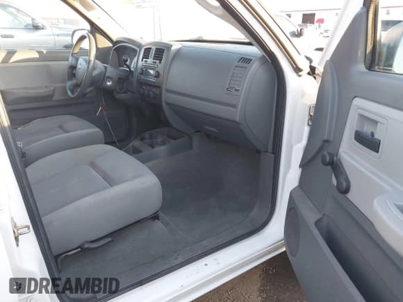 ✅ 2006 Dodge Dakota ST • VIN: 1D7HW28N46S510786 • Lot: 43624703. Wystawiony na IAAI z przebiegiem 117 617 mil. Bezpłatny archiwum sprzedaży aukcyjnych z USA i szczegółowy raport historii pojazdu na DreamBid. Zdjęcie 5.