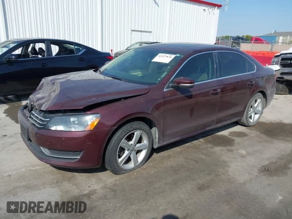 ✅ 2013 Volkswagen Passat SE • VIN: 1VWBN7A38DC089667 • Lot: 43227828. Wystawiony na IAAI z przebiegiem 170 101 mil. Bezpłatny archiwum sprzedaży aukcyjnych z USA i szczegółowy raport historii pojazdu na DreamBid. Zdjęcie 17.