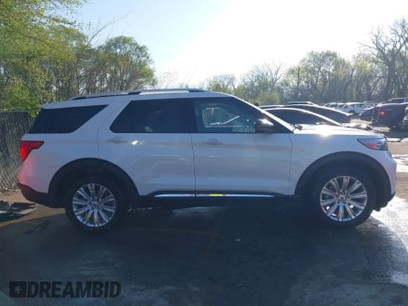 ✅ 2022 Ford Explorer Limited • VIN: 1FMSK8FH3NGB88697 • Lot: 42008355. Wystawiony na IAAI z przebiegiem 25 118 mil. Bezpłatny archiwum sprzedaży aukcyjnych z USA i szczegółowy raport historii pojazdu na DreamBid. Zdjęcie 13.