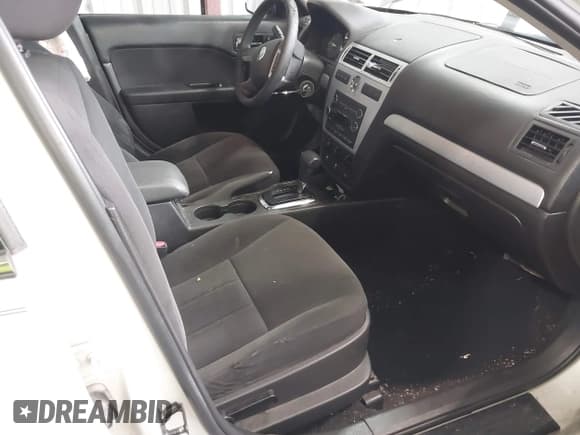 ✅ 2008 Mercury Milan • VIN: 3MEHM07Z38R663276 • Lot: 42468805. Listed on IAAI with 124,173 mi. Free auction sales archive from the USA and detailed vehicle history report at DreamBid. Image 5.