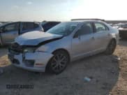 ✅ 2010 Ford Fusion SE • VIN: 3FAHP0HA8AR162977 • Lot: 89566215. Wystawiony na Copart z przebiegiem 129 854 mil. Bezpłatny archiwum sprzedaży aukcyjnych z USA i szczegółowy raport historii pojazdu na DreamBid. Zdjęcie 1.