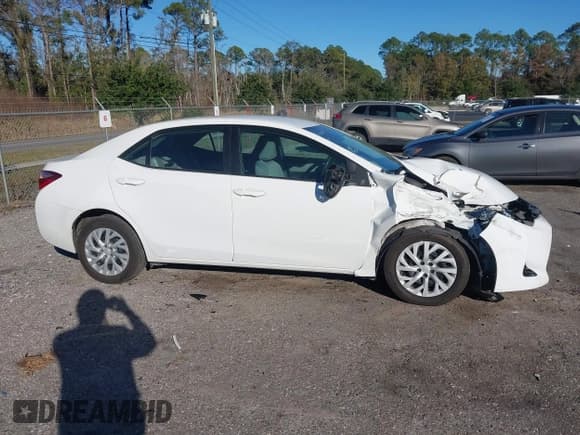 ✅ 2019 Toyota Corolla LE • VIN: 5YFBURHE1KP858068 • Lot: 43684631. Wystawiony na IAAI z przebiegiem 97 421 mil. Bezpłatny archiwum sprzedaży aukcyjnych z USA i szczegółowy raport historii pojazdu na DreamBid. Zdjęcie 13.