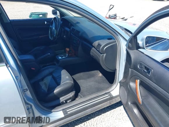 ✅ 2003 Volkswagen Passat GLX • VIN: WVWRH63B23P091669 • Лот: 42338986. Опубликован ранее на IAAI с пробегом 79 984 миль. Бесплатный доступ к архиву аукционных продаж из США и подробный отчёт об истории автомобиля на DreamBid. Изображение 5.