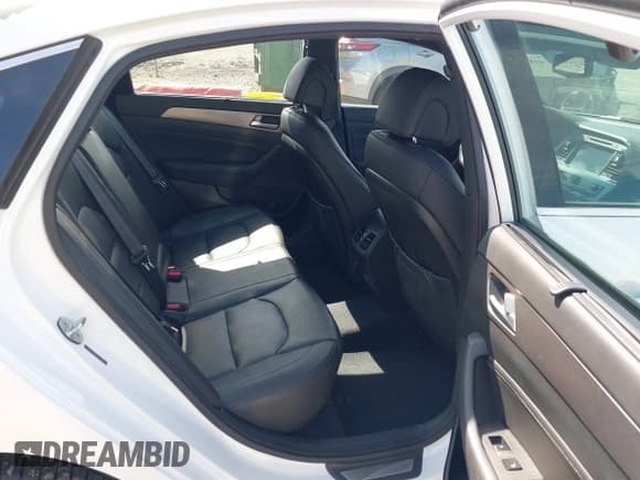 ✅ 2015 Hyundai Sonata Sport • VIN: 5NPE34AB4FH116995 • Lot: 41876442. Wystawiony na IAAI z przebiegiem 54 665 mil. Bezpłatny archiwum sprzedaży aukcyjnych z USA i szczegółowy raport historii pojazdu na DreamBid. Zdjęcie 8.