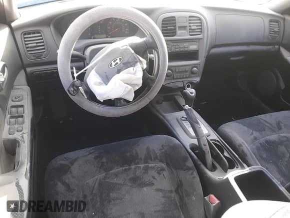 2003 Hyundai Sonata z VIN KMHWF25H93A810837, wystawiony jako Copart lot #87338264 z przebiegiem 73 916 mil mil oraz Nie do naprawy • Non repairable. Historia ofert i sprzedaży dostępna na DreamBid. Obrazek 8.