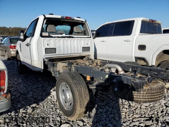 ✅ 2022 Ford F-250 XL • VIN: 1FTBF2A67NEE94941 • Lot: 75440464. Wystawiony na Copart z przebiegiem Nie podano. Bezpłatny archiwum sprzedaży aukcyjnych z USA i szczegółowy raport historii pojazdu na DreamBid. Zdjęcie 2.