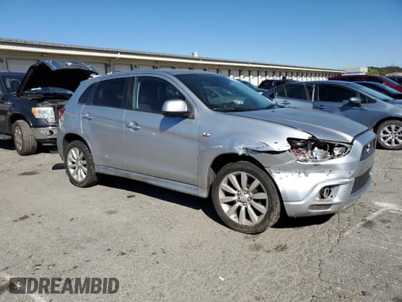 ✅ 2011 Mitsubishi Outlander SE • VIN: JA4AP4AU7BZ012096 • Lot: 89686955. Wystawiony na Copart z przebiegiem 205 868 mil. Bezpłatny archiwum sprzedaży aukcyjnych z USA i szczegółowy raport historii pojazdu na DreamBid. Zdjęcie 4.