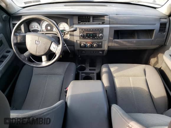 2008 Dodge Dakota z VIN 1D7HW78N38S550177, wystawiony jako Copart lot #77898264 z przebiegiem 117 222 mil mil oraz Szkoda całkowita • Salvage title. Historia ofert i sprzedaży dostępna na DreamBid. Obrazek 8.