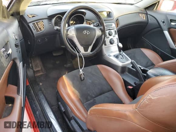 2010 Hyundai Genesis Coupe с VIN KMHHU6KHXAU003474, выставлен на аукционе Copart как лот 87901985 с пробегом 145 905 миль миль и Чистый • Clean title. История ставок и продаж доступна на DreamBid. Изображение 8.