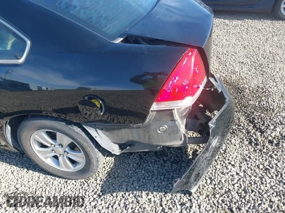 ✅ 2014 Chevrolet Impala LS • VIN: 2G1WA5E33E1140331 • Lot: 43507195. Listed on IAAI with 102,299 mi. Free auction sales archive from the USA and detailed vehicle history report at DreamBid. Image 20.