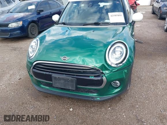 ✅ 2020 MINI Hardtop 4 Door Cooper • VIN: WMWXU7C03L2L46525 • Lot: 42585895. Wystawiony na IAAI z przebiegiem 42 864 mil. Bezpłatny archiwum sprzedaży aukcyjnych z USA i szczegółowy raport historii pojazdu na DreamBid. Zdjęcie 18.