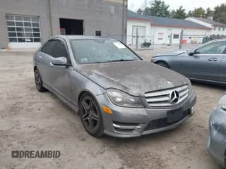 ✅ 2012 Mercedes-Benz C 300 Sport • VIN: WDDGF8BBXCR194441 • Лот: 43776116. Опубликован ранее на IAAI с пробегом 127 360 миль. Бесплатный доступ к архиву аукционных продаж из США и подробный отчёт об истории автомобиля на DreamBid. Изображение 1.