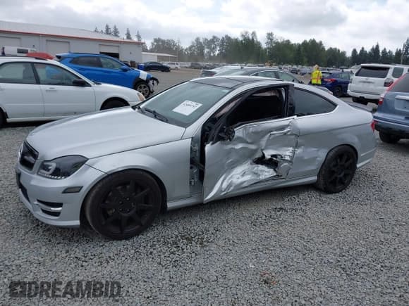 ✅ 2012 Mercedes-Benz C 350 • VIN: WDDGJ5HB5CF735711 • Lot: 42489752. Wystawiony na IAAI z przebiegiem 115 939 mil. Bezpłatny archiwum sprzedaży aukcyjnych z USA i szczegółowy raport historii pojazdu na DreamBid. Zdjęcie 14.