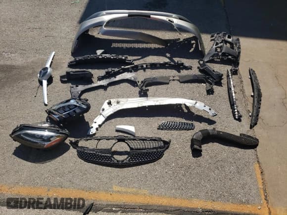 ✅ 2020 Mercedes-Benz C 300 • VIN: WDDWF8EB2LR527397 • Lot: 80670825. Wystawiony na Copart z przebiegiem 64 331 mil. Bezpłatny archiwum sprzedaży aukcyjnych z USA i szczegółowy raport historii pojazdu na DreamBid. Zdjęcie 12.