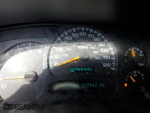 ✅ 2005 Chevrolet Suburban LS • VIN: 3GNEC16Z35G186832 • Лот: 79968144. Опубликован ранее на Copart с пробегом 237 942 миль. Бесплатный доступ к архиву аукционных продаж из США и подробный отчёт об истории автомобиля на DreamBid. Изображение 9.