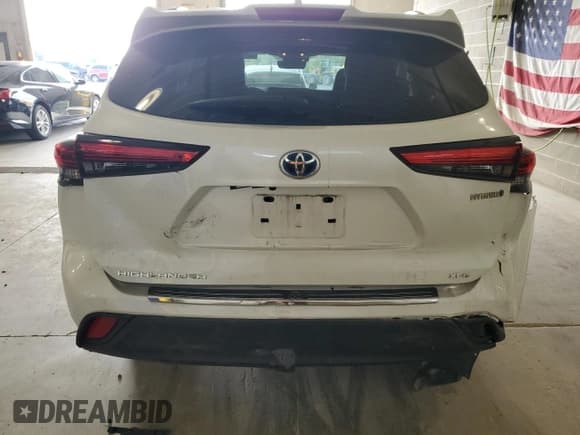 ✅ 2021 Toyota Highlander Hybrid XLE • VIN: 5TDGBRCH5MS516310 • Lot: 84570365. Wystawiony na Copart z przebiegiem 75 797 mil. Bezpłatny archiwum sprzedaży aukcyjnych z USA i szczegółowy raport historii pojazdu na DreamBid. Zdjęcie 6.