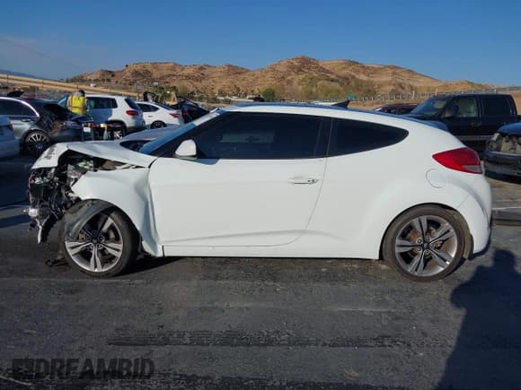 ✅ 2013 Hyundai Veloster w/Black Int • VIN: KMHTC6AD5DU101733 • Lot: 41425260. Wystawiony na IAAI z przebiegiem 139 500 mil. Bezpłatny archiwum sprzedaży aukcyjnych z USA i szczegółowy raport historii pojazdu na DreamBid. Zdjęcie 14.