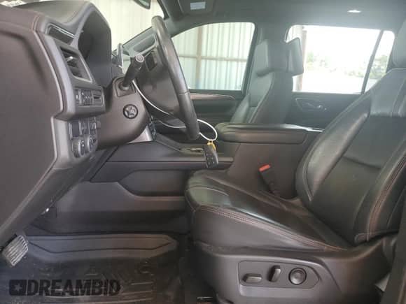 ✅ 2021 Chevrolet Suburban RST • VIN: 1GNSCEKD6MR353235 • Lot: 58855405. Wystawiony na Copart z przebiegiem 139 975 mil. Bezpłatny archiwum sprzedaży aukcyjnych z USA i szczegółowy raport historii pojazdu na DreamBid. Zdjęcie 7.