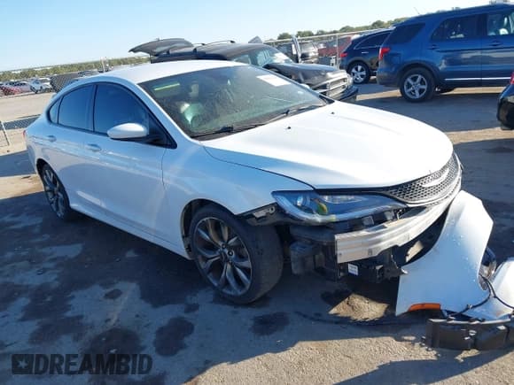 ✅ 2015 Chrysler 200 S • VIN: 1C3CCCBG7FN581142 • Лот: 43491126. Опубликован ранее на IAAI с пробегом 115 941 миль. Бесплатный доступ к архиву аукционных продаж из США и подробный отчёт об истории автомобиля на DreamBid. Изображение 1.