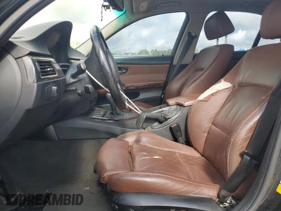 ✅ 2006 BMW 3 Series 325i • VIN: WBAVB17546NK41737 • Lot: 52569715. Wystawiony na Copart z przebiegiem 175 776 mil. Bezpłatny archiwum sprzedaży aukcyjnych z USA i szczegółowy raport historii pojazdu na DreamBid. Zdjęcie 7.