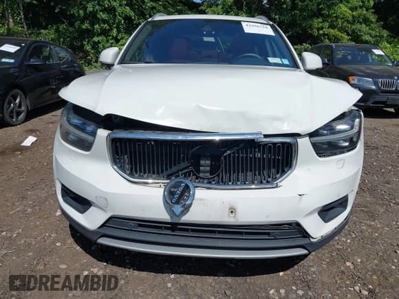 ✅ 2019 Volvo XC40 Momentum • VIN: YV4162XZXK2018433 • Lot: 42596710. Listed on IAAI with 93,955 mi. Free auction sales archive from the USA and detailed vehicle history report at DreamBid. Image 12.