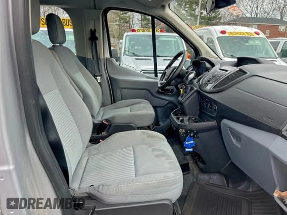 ✅ 2015 Ford Transit XLT • VIN: 1FMZK1ZM8FKB16195 • Lot: 96003585. Wystawiony na Copart z przebiegiem 274 829 mil. Bezpłatny archiwum sprzedaży aukcyjnych z USA i szczegółowy raport historii pojazdu na DreamBid. Zdjęcie 5.
