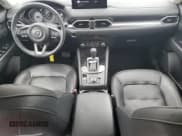 ✅ 2021 Mazda CX-5 Touring • VIN: JM3KFBCM3M0452068 • Lot: 82182915. Wystawiony na Copart z przebiegiem 24 079 mil. Bezpłatny archiwum sprzedaży aukcyjnych z USA i szczegółowy raport historii pojazdu na DreamBid. Zdjęcie 8.