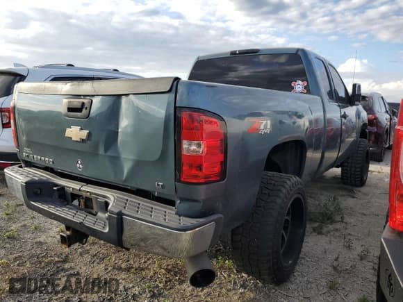 ✅ 2008 Chevrolet Silverado 2500HD 1LT • VIN: 1GCHK29698E127781 • Lot: 75123054. Wystawiony na Copart z przebiegiem Nie podano. Bezpłatny archiwum sprzedaży aukcyjnych z USA i szczegółowy raport historii pojazdu na DreamBid. Zdjęcie 3.