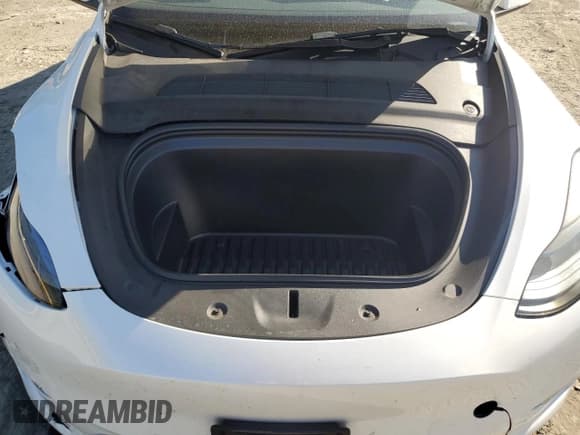 ✅ 2022 Tesla Model Y Long Range • VIN: 7SAYGAEE6NF534589 • Lot: 57247785. Wystawiony na Copart z przebiegiem 37 643 mil. Bezpłatny archiwum sprzedaży aukcyjnych z USA i szczegółowy raport historii pojazdu na DreamBid. Zdjęcie 12.