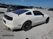 ✅ 2013 Ford Mustang V6 • VIN: 1ZVBP8AM7D5241693 • Lot: 89676315. Wystawiony na Copart z przebiegiem 127 309 mil. Bezpłatny archiwum sprzedaży aukcyjnych z USA i szczegółowy raport historii pojazdu na DreamBid. Zdjęcie 3.