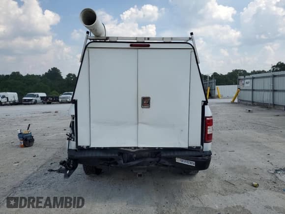 ✅ 2018 Ford F-150 XL • VIN: 1FTNF1C5XJKC78749 • Lot: 61777705. Wystawiony na Copart z przebiegiem 138 786 mil. Bezpłatny archiwum sprzedaży aukcyjnych z USA i szczegółowy raport historii pojazdu na DreamBid. Zdjęcie 6.