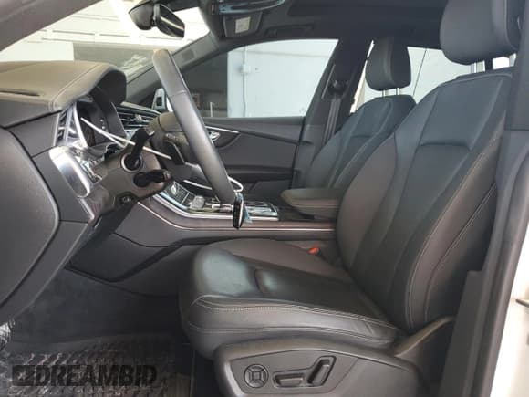 ✅ 2021 Audi Q8 Prestige • VIN: WA1FVAF1XMD018628 • Lot: 65741575. Wystawiony na Copart z przebiegiem 39 720 mil. Bezpłatny archiwum sprzedaży aukcyjnych z USA i szczegółowy raport historii pojazdu na DreamBid. Zdjęcie 7.