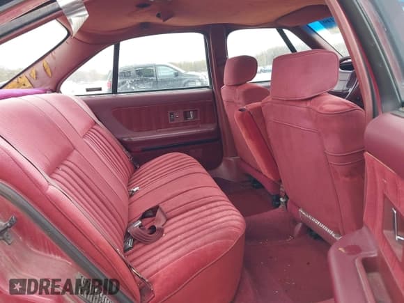 ✅ 1992 Oldsmobile 88 • VIN: 1G3HN53L5NH362244 • Lot: 42008140. Wystawiony na IAAI z przebiegiem 99 235 mil. Bezpłatny archiwum sprzedaży aukcyjnych z USA i szczegółowy raport historii pojazdu na DreamBid. Zdjęcie 8.