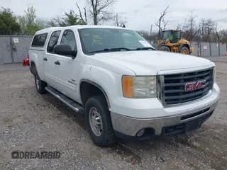 ✅ 2008 GMC Sierra 2500HD Work Truck • VIN: 1GTHC23678F181919 • Lot: 41954078. Wystawiony na IAAI z przebiegiem 120 609 mil. Bezpłatny archiwum sprzedaży aukcyjnych z USA i szczegółowy raport historii pojazdu na DreamBid. Zdjęcie 1.