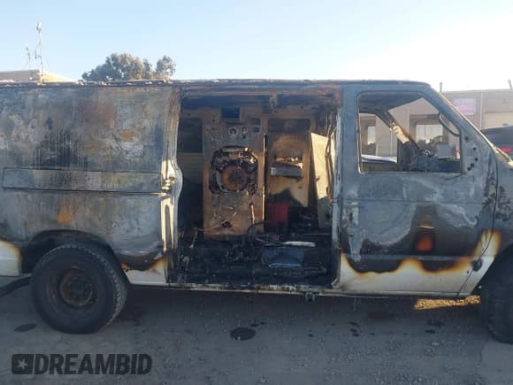 ✅ 2014 Ford Econoline Cargo Commercial • VIN: 1FTNS2EL8EDA81294 • Lot: 41435209. Wystawiony na IAAI z przebiegiem Nie podano. Bezpłatny archiwum sprzedaży aukcyjnych z USA i szczegółowy raport historii pojazdu na DreamBid. Zdjęcie 12.