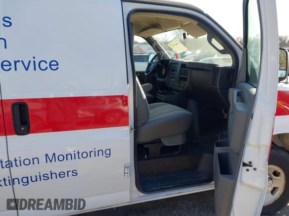 ✅ 2020 Chevrolet Express Cargo • VIN: 1GCWGAFP4L1272310 • Lot: 43807753. Listed on IAAI with 107,016 mi. Free auction sales archive from the USA and detailed vehicle history report at DreamBid. Image 5.