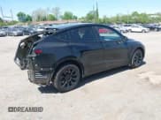 ✅ 2023 Tesla Model Y Long Range • VIN: 7SAYGDEE0PA111430 • Lot: 42156924. Wystawiony na IAAI z przebiegiem 35 950 mil. Bezpłatny archiwum sprzedaży aukcyjnych z USA i szczegółowy raport historii pojazdu na DreamBid. Zdjęcie 4.