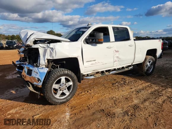 ✅ 2015 Chevrolet Silverado 2500HD LT • VIN: 1GC1KVEG8FF643056 • Лот: 90825615. Опубликован ранее на Copart с пробегом 148 563 миль. Бесплатный доступ к архиву аукционных продаж из США и подробный отчёт об истории автомобиля на DreamBid. Изображение 1.