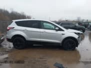 ✅ 2017 Ford Escape SE • VIN: 1FMCU0GD1HUE39735 • Lot: 41465712. Wystawiony na IAAI z przebiegiem 115 747 mil. Bezpłatny archiwum sprzedaży aukcyjnych z USA i szczegółowy raport historii pojazdu na DreamBid. Zdjęcie 14.