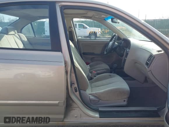 ✅ 2003 Hyundai Elantra GLS • VIN: KMHDN45D23U644033 • Lot: 41534760. Wystawiony na IAAI z przebiegiem 273 475 mil. Bezpłatny archiwum sprzedaży aukcyjnych z USA i szczegółowy raport historii pojazdu na DreamBid. Zdjęcie 5.