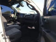 ✅ 2022 Toyota Tacoma SR5 • VIN: 3TMAZ5CN7NM183254 • Lot: 42718212. Wystawiony na IAAI z przebiegiem 30 272 mil. Bezpłatny archiwum sprzedaży aukcyjnych z USA i szczegółowy raport historii pojazdu na DreamBid. Zdjęcie 5.